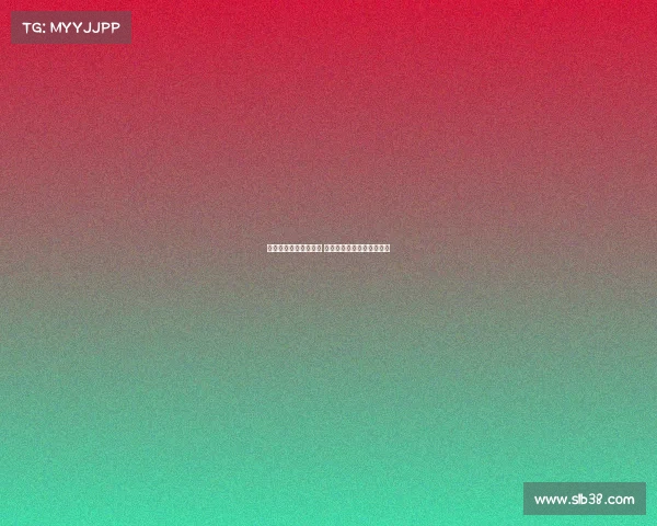 雷雨突袭赛场赛事中断 观众等待复赛时刻紧张万分